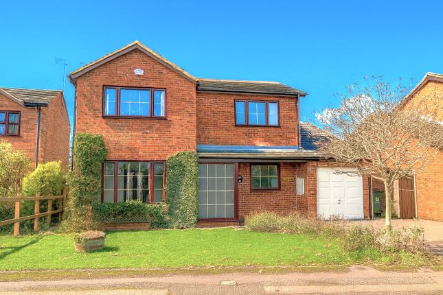 Willow Way, Buckinghamshire HP27 4 bed detached house for sale