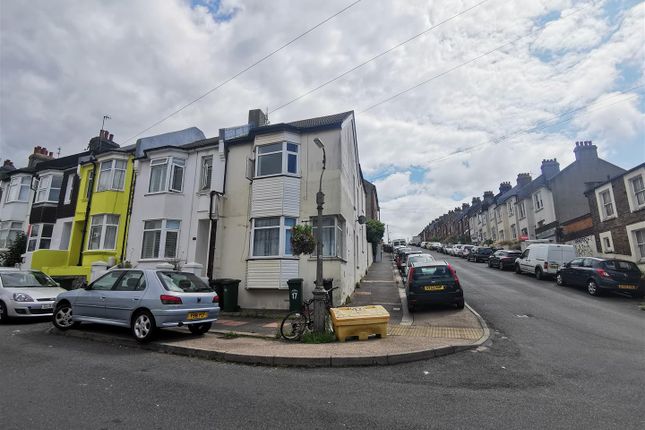 4 bedroom end of terrace house for sale
