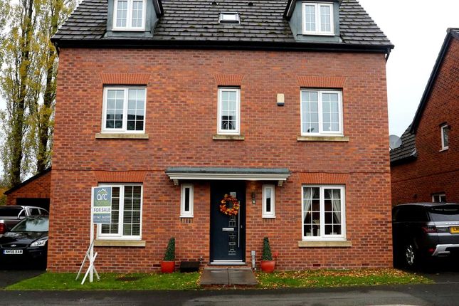 5 bed detached house