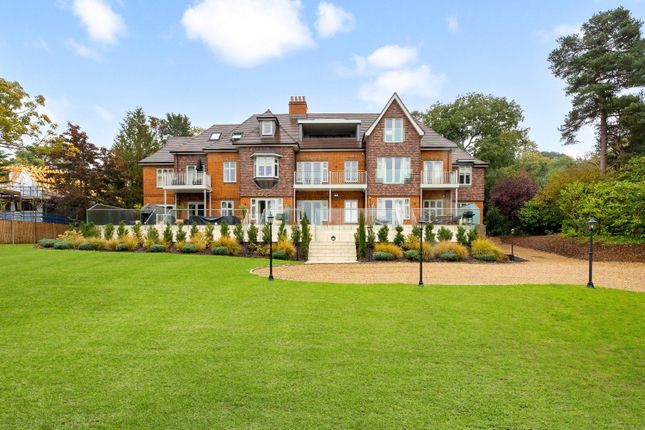Langdon Grange, Oxshott, Leatherhead... 2 bed flat for sale