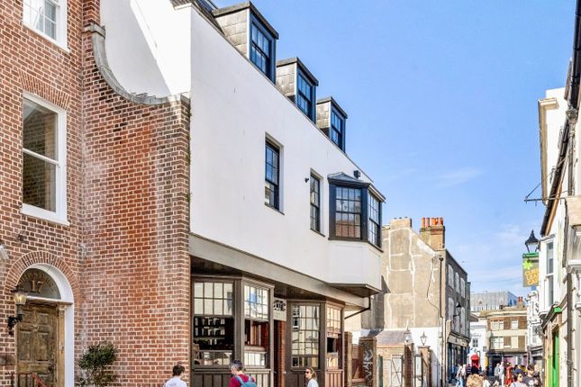 3 bedroom flat for sale