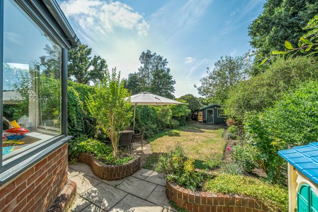 New Road, Haslemere, West Sussex, GU27 2 bed detached house for sale