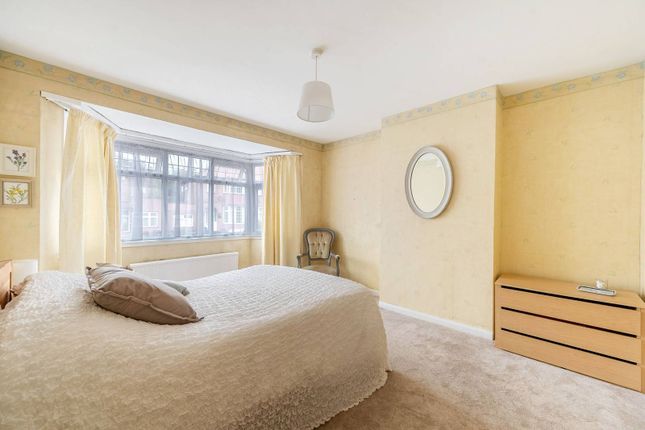 Lodore Gardens, Kingsbury, London, NW9 8 bed semi