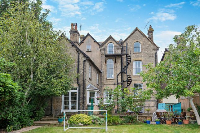 High Street, Ashwell, Baldock... 6 bed semi