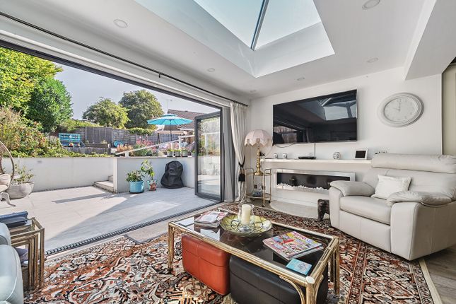 Sandown Close, Alton, Hampshire, GU34 3 bed bungalow for sale