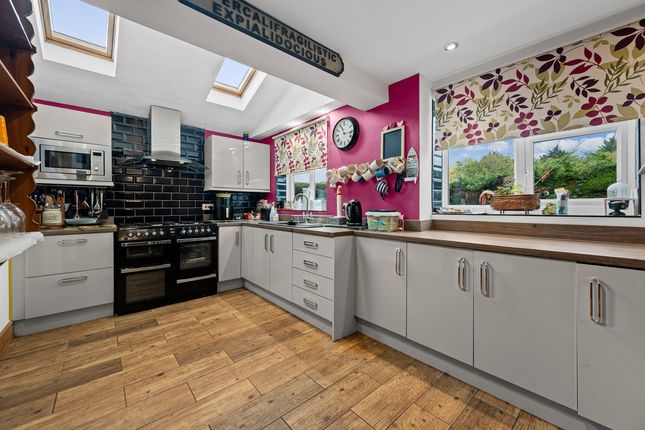 Thames Rise, Kettering, NN16 3 bed detached house for sale