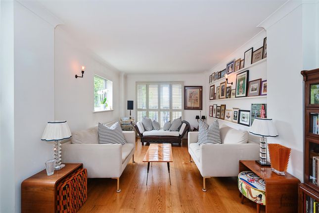 69 Narrow Street, London, E14 2 bed flat for sale