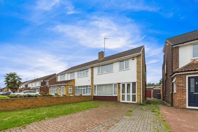 Alderbury Road West, Langley... 3 bed semi