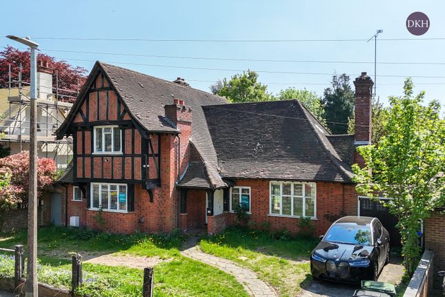 Cassiobury Park Avenue, Hertfordshire... 4 bed detached house for sale