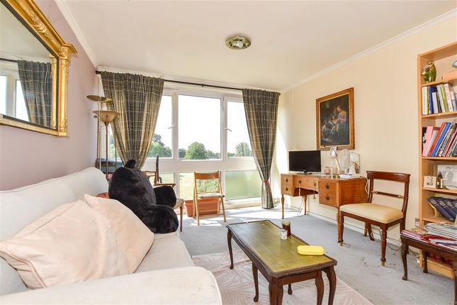 Hailey Place, Cranleigh, Surrey 2 bed maisonette for sale