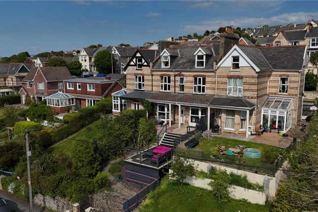 6 bed terraced house