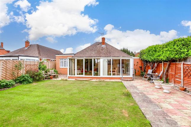Talbot Close, Havant, Hampshire 3 bed semi