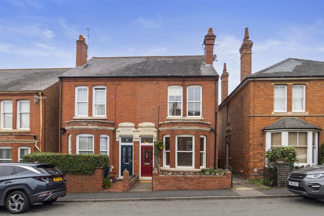6 Leigh Sinton Road, Malvern... 3 bed semi