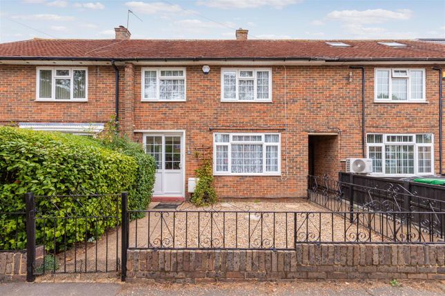 Wentworth Avenue, Slough 3 bed terraced house for sale