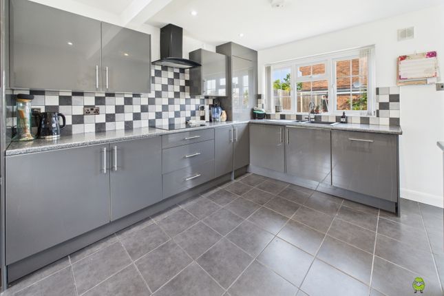 The Marlowes, Crayford, DA1 3 bed link detached house for sale