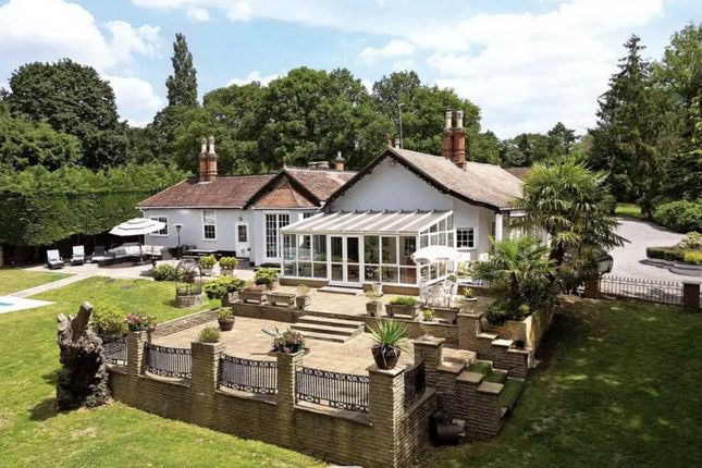 Hollybush Hill, Buckinghamshire, SL2 5 bed detached house for sale