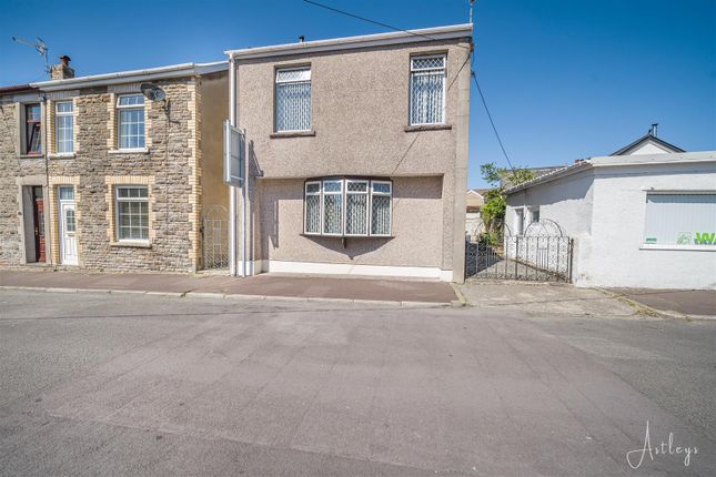 Williams Avenue, Resolven, Neath 3 bed detached house for sale