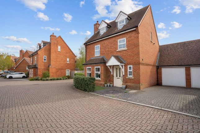 Thomas Waters Way, Horley RH6 4 bed detached house for sale