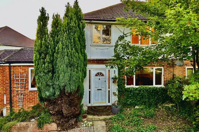 Colemans Moor Road, Woodley, RG5 4DG 3 bed semi