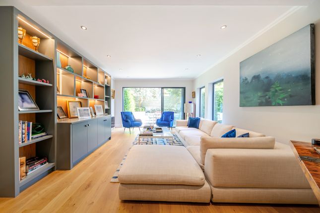 5 bed detached house