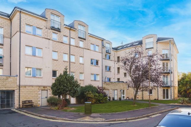 Crewe Road North, Crewe, Edinburgh, EH5 3 bed flat for sale