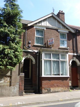 Mersea Road, Colchester CO2 6 bed semi