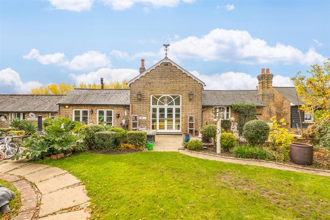 5 bed detached house