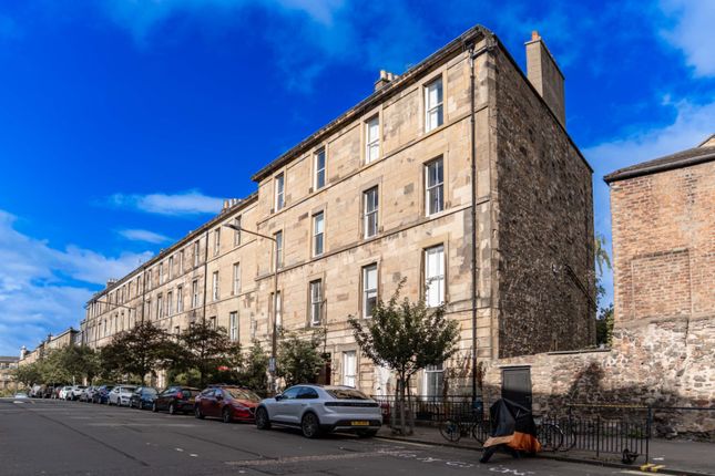 41/2 (1F1) Lutton Place, Newington... 2 bed flat for sale