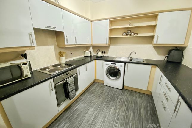 Lowbridge Court, Garston, Liverpool, L19 2 bed flat for sale