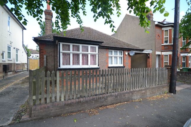 Clifton Road, Dunstable LU6 2 bed detached bungalow for sale