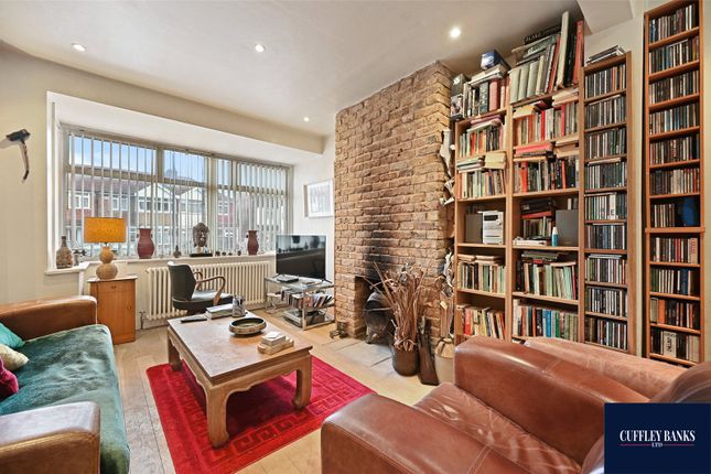 Jubilee Road, Perivale, Middlesex, UB6 4 bed terraced house for sale