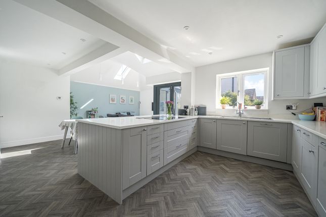 New Road, Reading RG10 4 bed detached house for sale