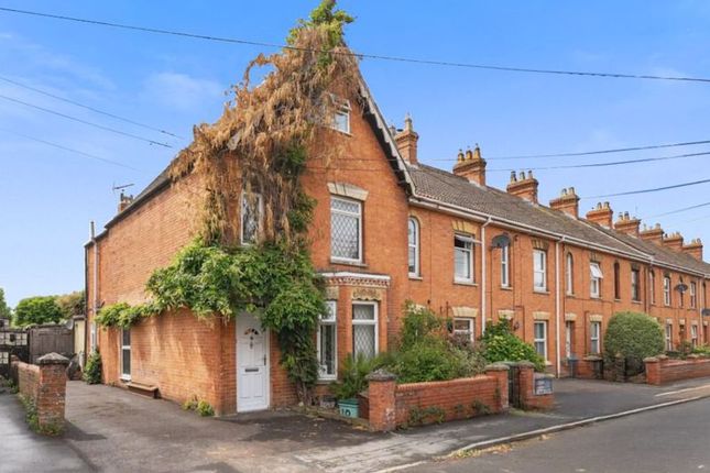 4 bedroom end of terrace house for sale