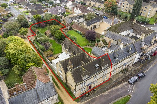 The Green, Calne, Wiltshire, SN11 6 bed semi