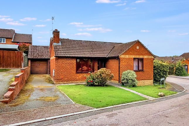 2 St. Annes Close, Daventry, NN11 4TW 2 bed detached bungalow for sale