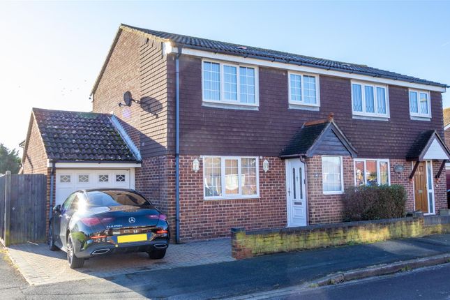 East House Avenue, Fareham PO14 3 bed semi