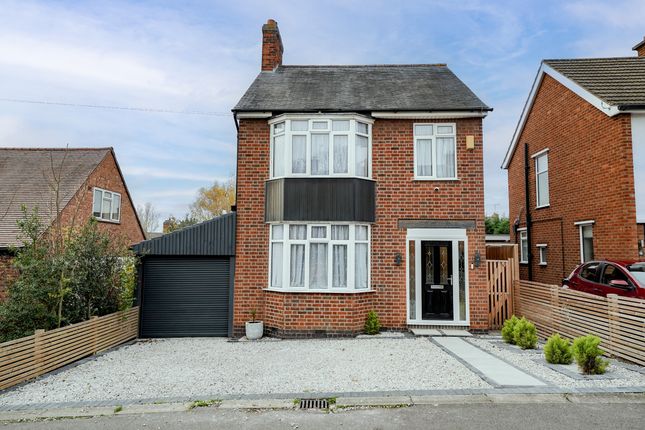 4 bed detached house
