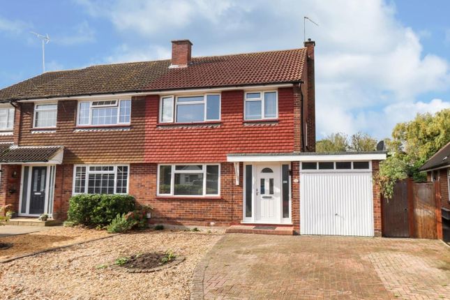 Chesilton Crescent, Church Crookham GU52 3 bed semi