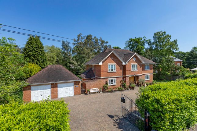 5 bed detached house