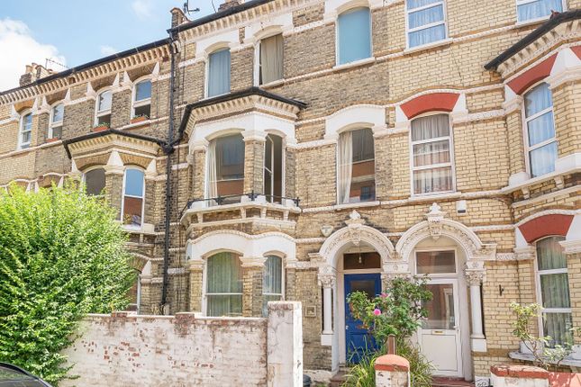 Ilminster Gardens, London, SW11 4 bed flat for sale