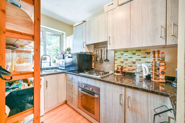 St Johns Court, Isleworth, TW7 2 bed maisonette for sale