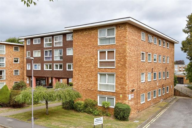 Maldon Road, Wallington, Surrey 2 bed ground floor flat for sale