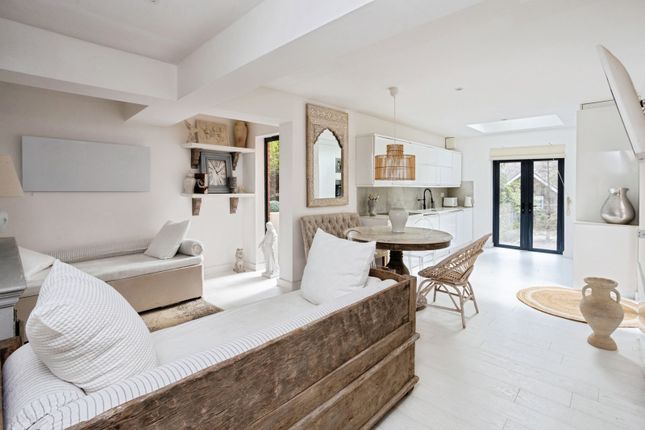 2 bedroom detached house for sale