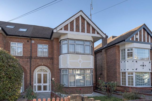Oakdene Park, West Finchley 3 bed semi