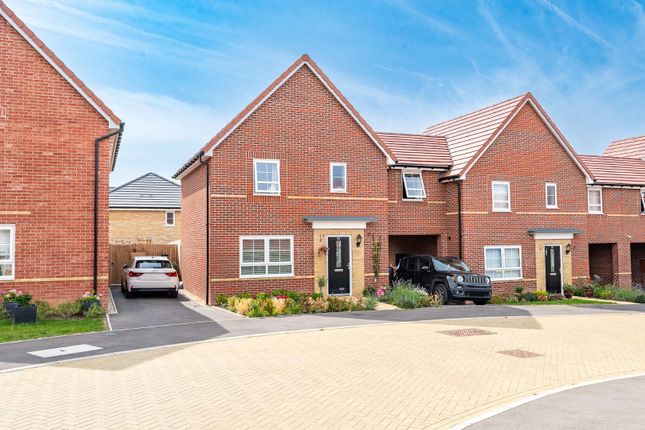 Moorhen Road, Dunmow 3 bed link detached house for sale