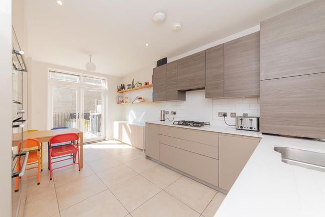 MAYS LANE, BARNET, EN5 3 bed terraced house for sale