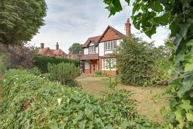 St John's Avenue, Essex, CM17 3 bed detached house for sale