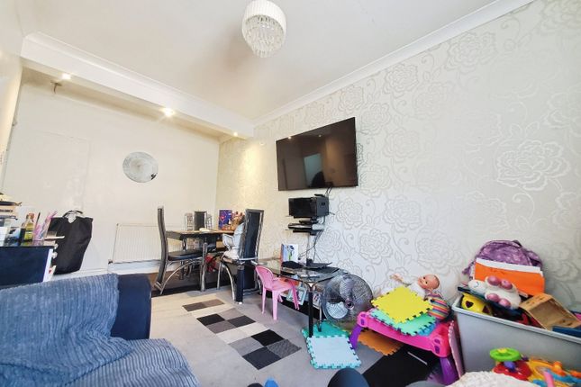 Alexandra Street, London E16 2 bed maisonette for sale
