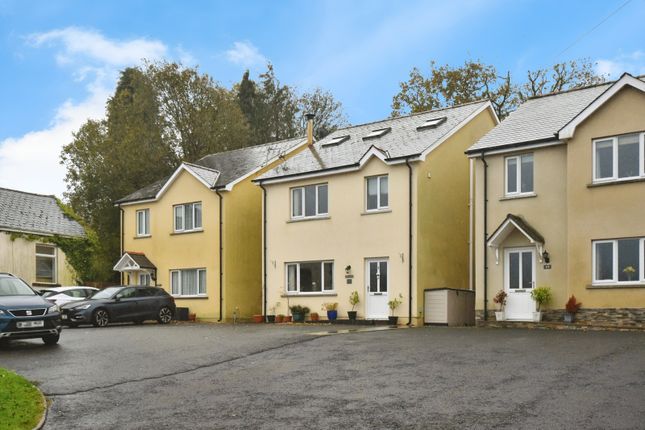 6 bed detached house