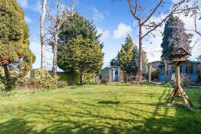 Ashleigh Close, Meopham, Gravesend, Kent 3 bed detached bungalow for sale